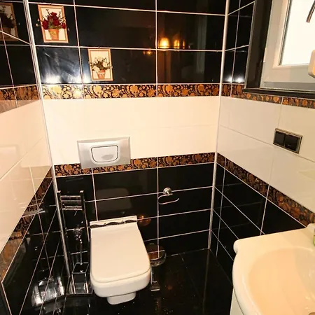 Villa - Luxus - Pool - Whirlpool - - Kestel
