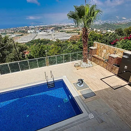 Villa - Luxus - Pool - Whirlpool - - Kestel